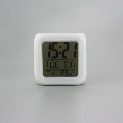 Reloj despertador con luz LED de colores